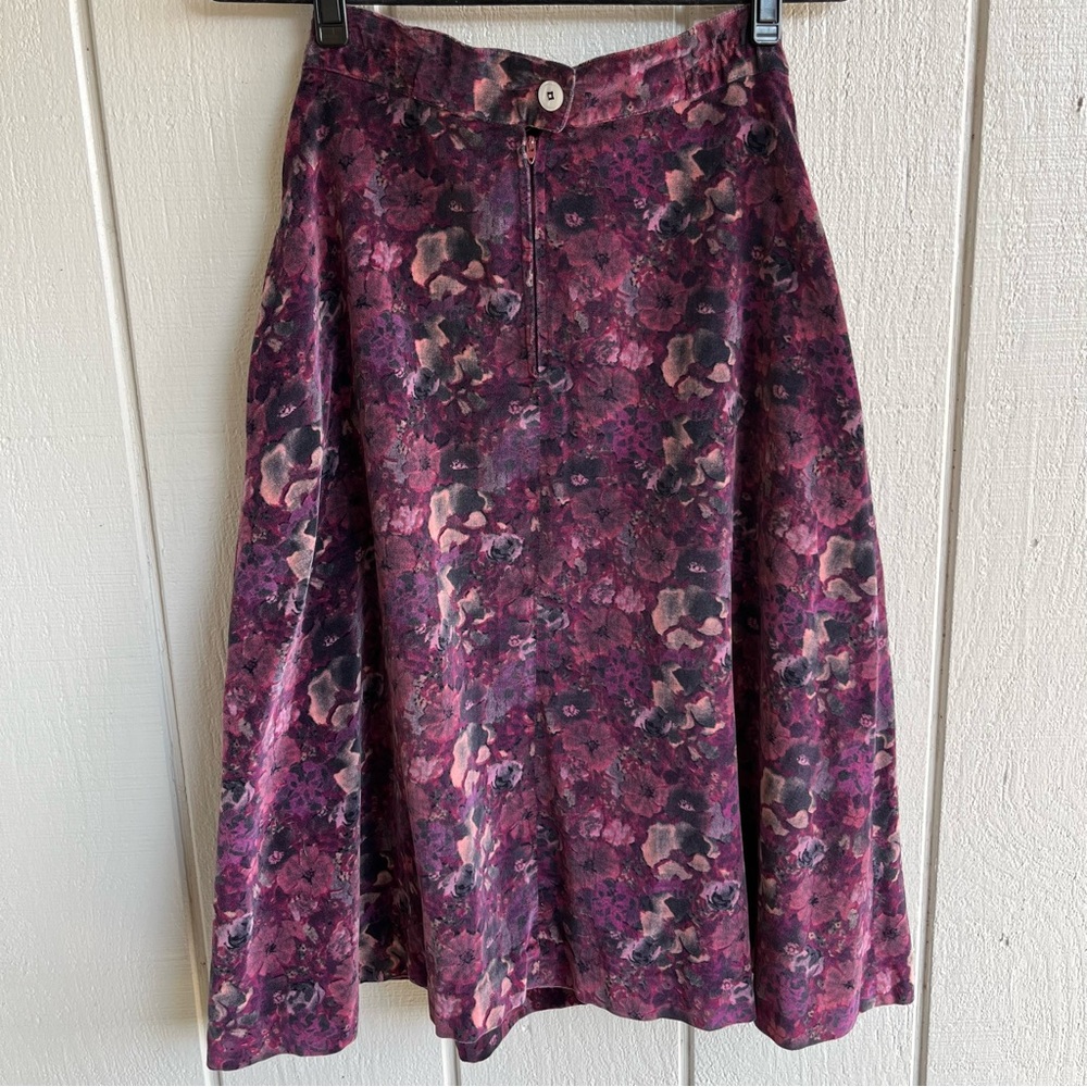 Vintage 1960s Marguerite Rubel Velvet Dark Floral A-Line Midi Skirt - Picture 4 of 8